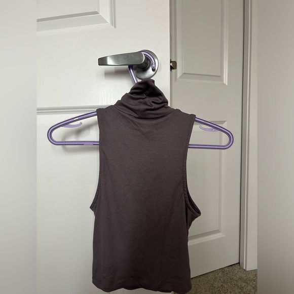 Aritzia mock neck tank top purple-grey xs - Picture 2 of 3